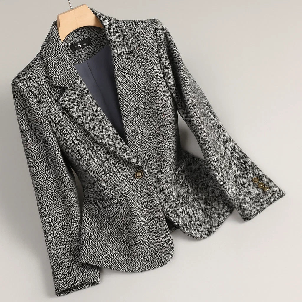 Aubrey Blazer – Embrace Timeless Confidence
