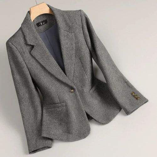 Aubrey Blazer – Embrace Timeless Confidence